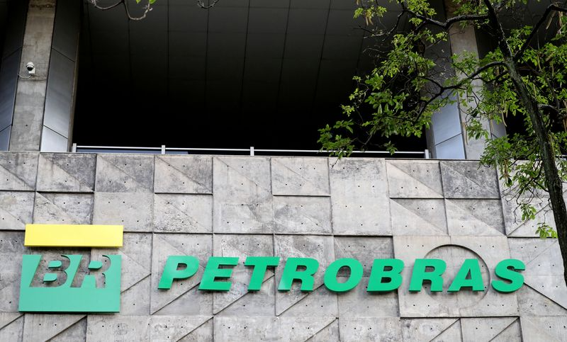Troca de comando da Petrobras é avaliada nesta segunda 