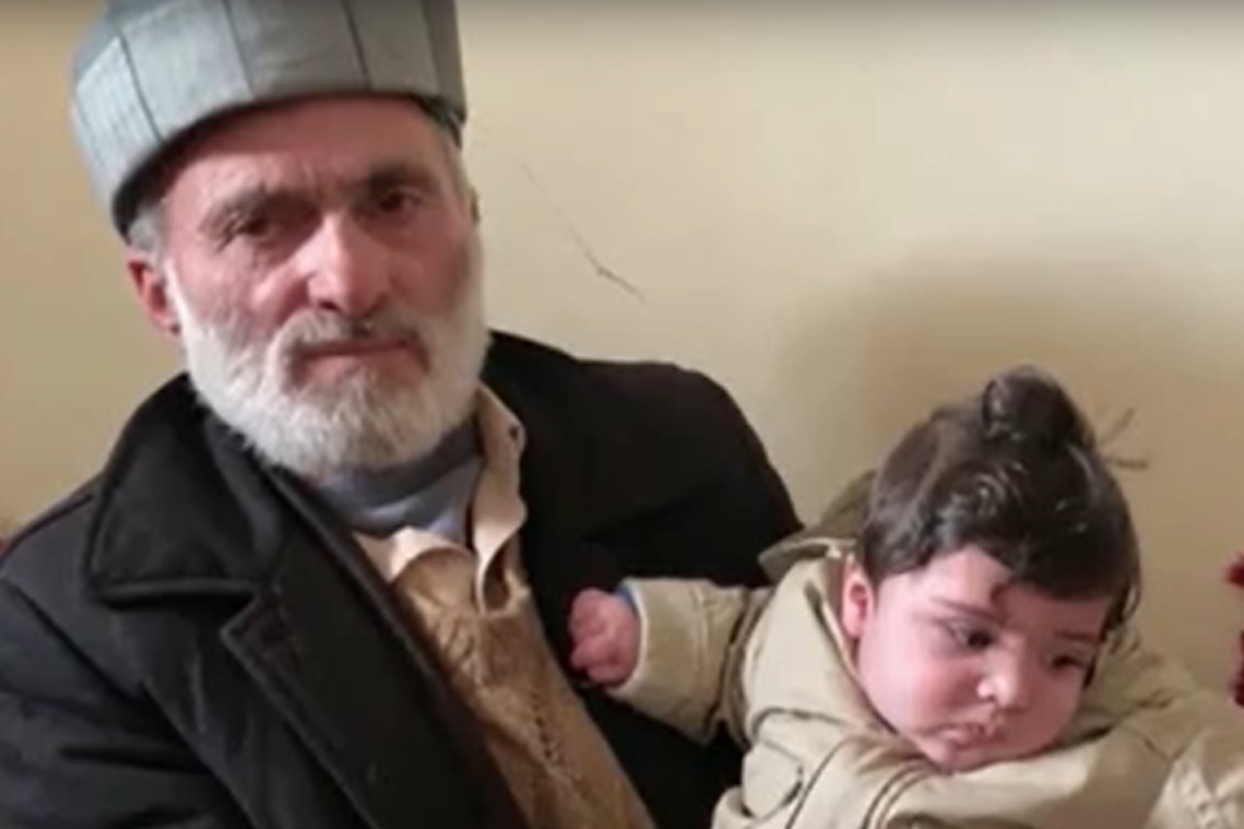 Família acha bebê entregue a soldados durante confusão no Afeganistão