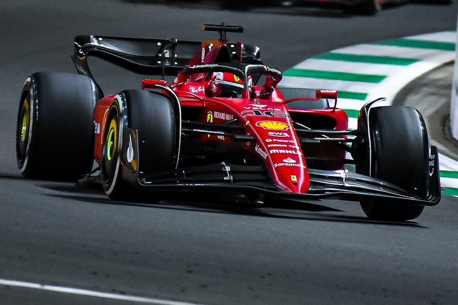 Monegasco da Ferrari foi líder durante boa parte da prova, mas foi superado por Verstappen Scuderia Ferrari