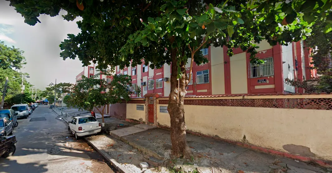 Condomínio fica localizado na Rua Lagoa Verde, em Del Castilho