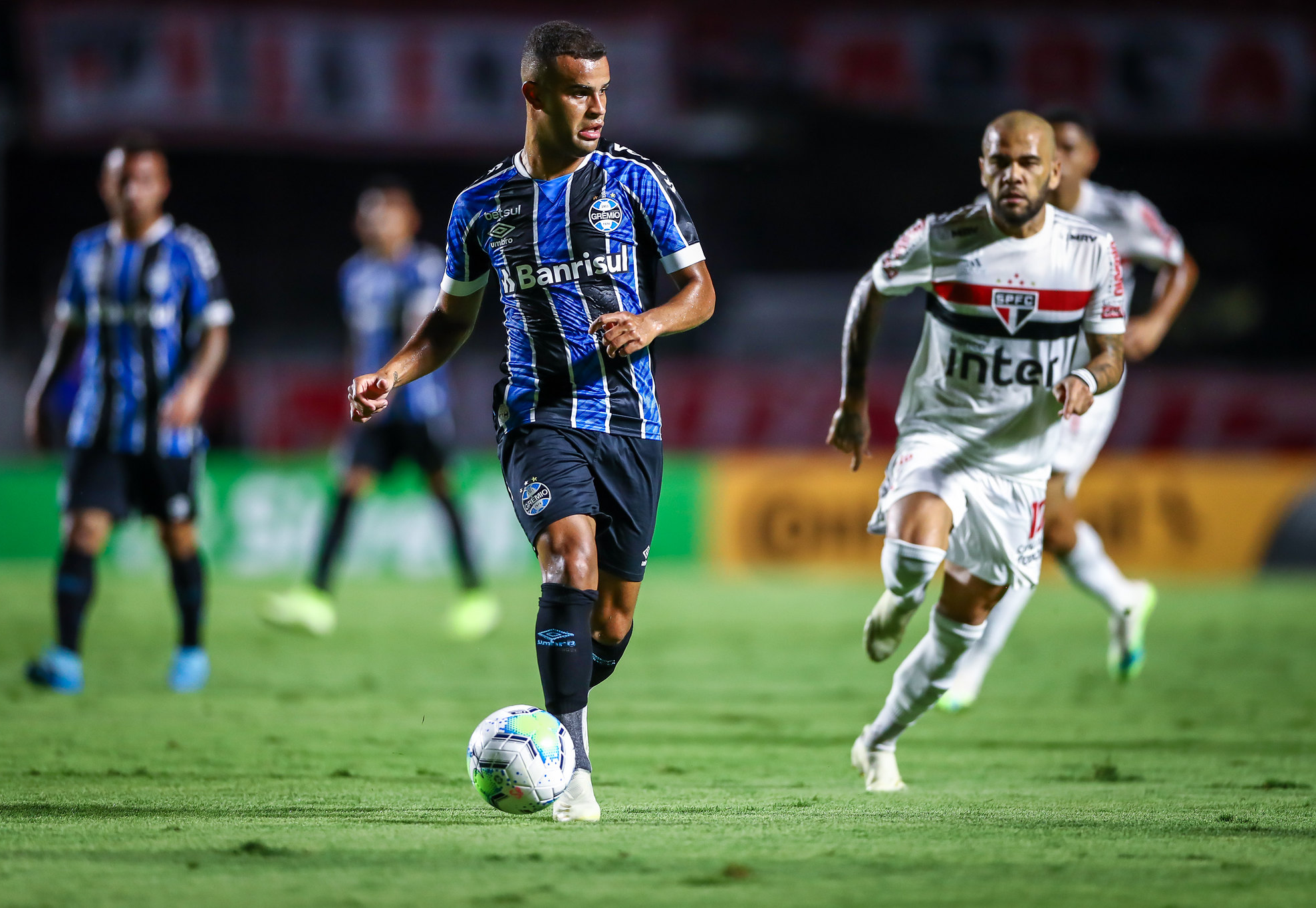 Gaúchos levaram a melhor no duelo de tricolores LUCAS UEBEL/GREMIO FBPA