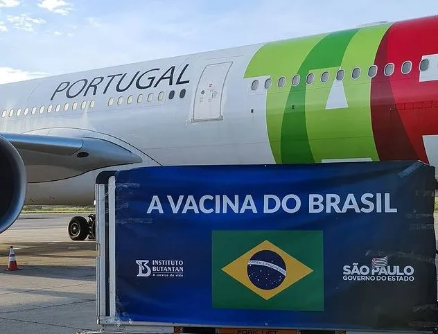 Avião com insumos pousou no Brasil na manhã desta quinta-feira