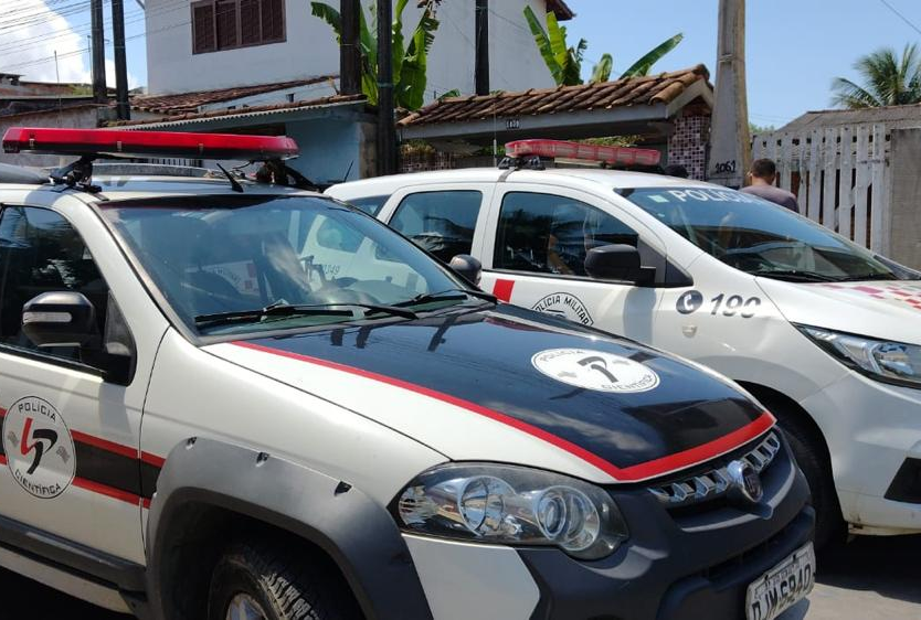 Veículo da perícia foi ao local do assassinato no bairro Sumaré, em Ubatuba Tcheller Notícias