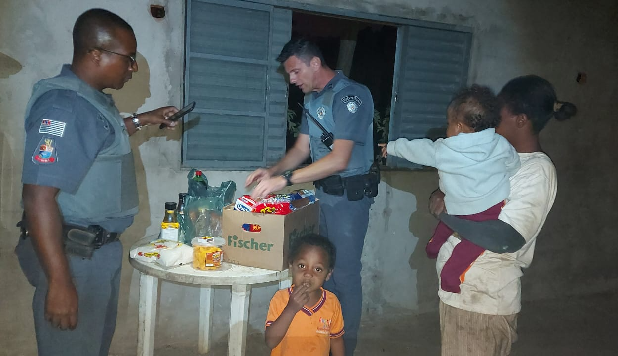 Família vive em situação precária e comove policiais militares em Limeira 