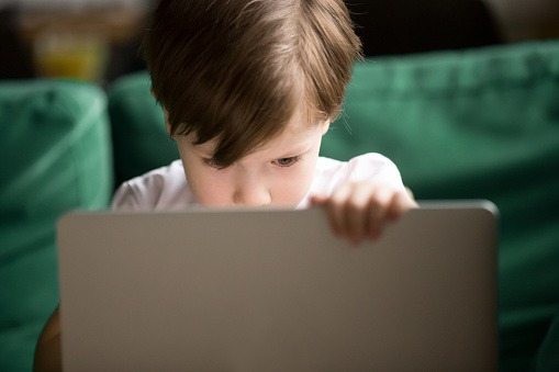 Crianças correspondem a 1/3 dos usuários da internet