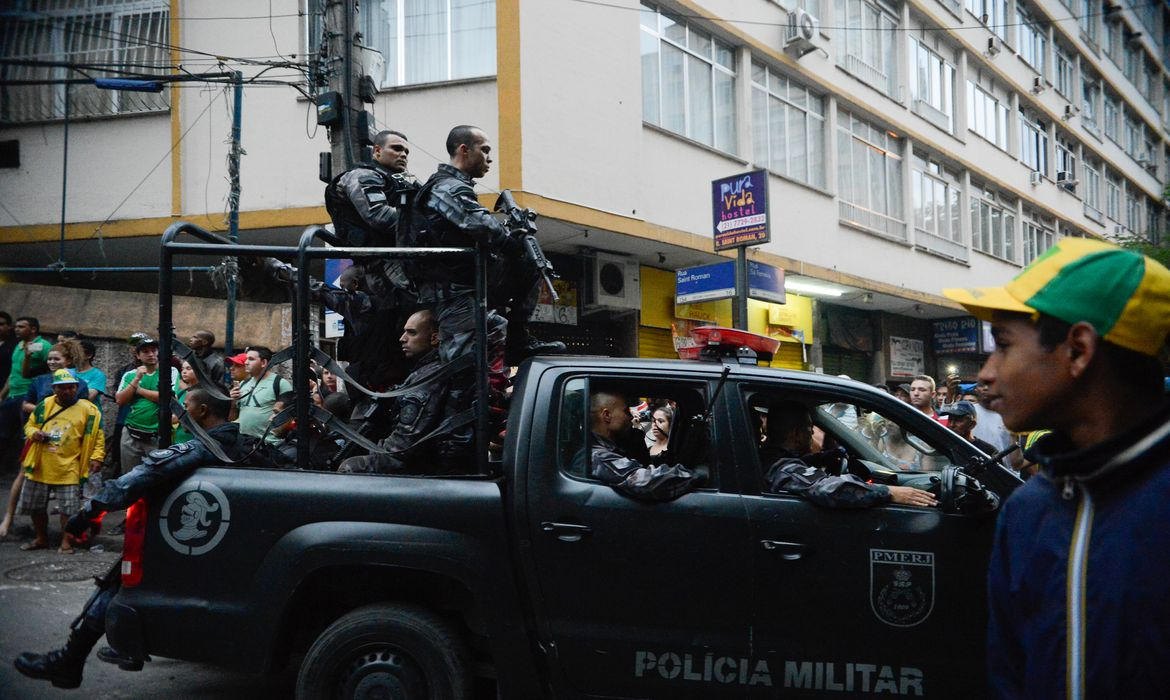 STF suspende julgamento sobre operações policiais em favelas