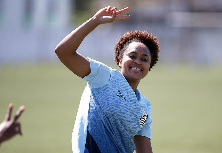 A atacante Alanna durante treinamento do Santos Foto: Pedro Ernesto Guerra Azevedo/Santos FC