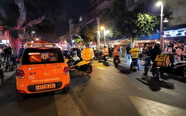 Equipes médicas do serviço United Hatzalah atendem feridos após atentado  Reprodução / United Hatzalah