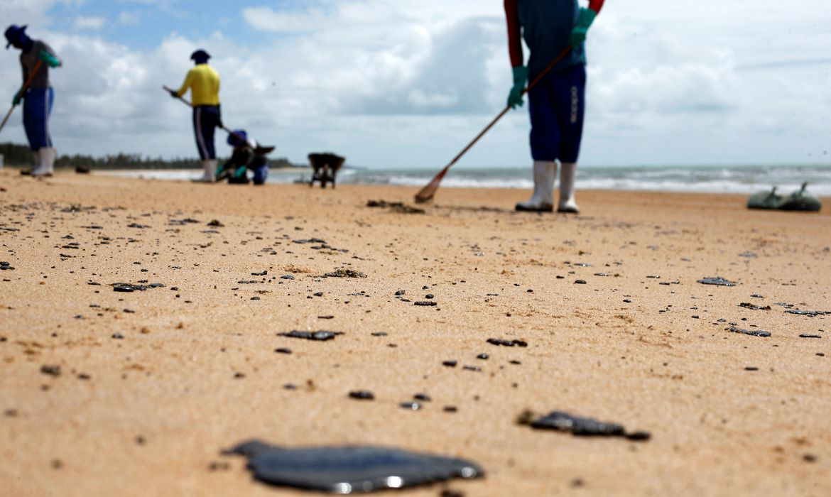 Em 2019, manchas de óleo atingiram 130 municípios. Foto: Agência Brasil