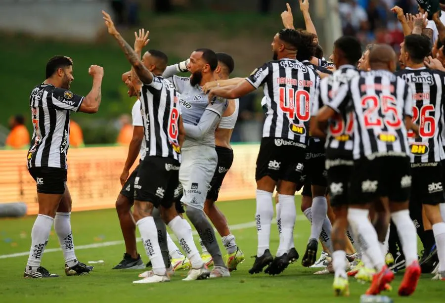Jogadores do Atlético-MG festejam título da Supercopa do Brasil após vitória sobre o Fla