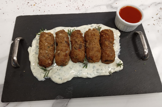 Croquete de carne moída com molho de pimenta | Band Receitas