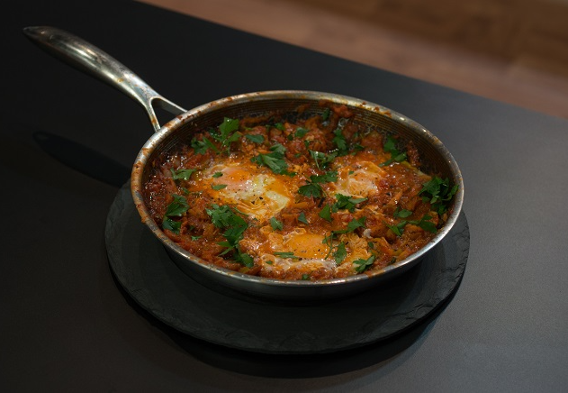 Shakshuka, ovos mollet e beneditinos: faça as receitas do MasterChef em 20 minutos Carlos Reinis / Band