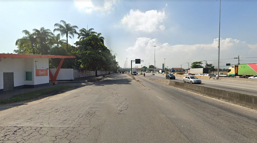 Avenida Brasil, altura da Refinaria de Manguinhos, na Zona Norte