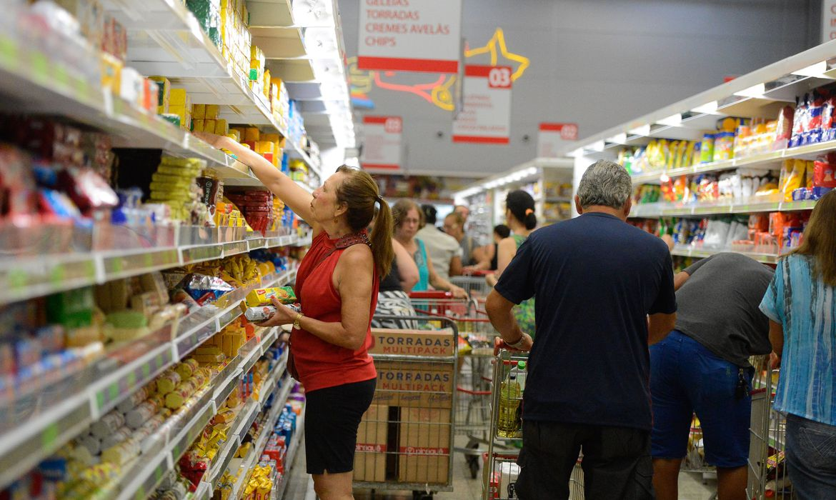 Redução no preço do produto pode chegar até a 70% Agência Brasil