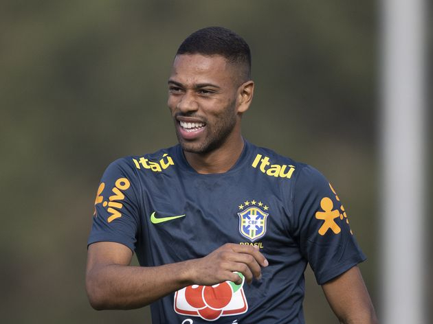 Renan Lodi não se vacina e fica de fora da convocação da Seleção Brasileira
