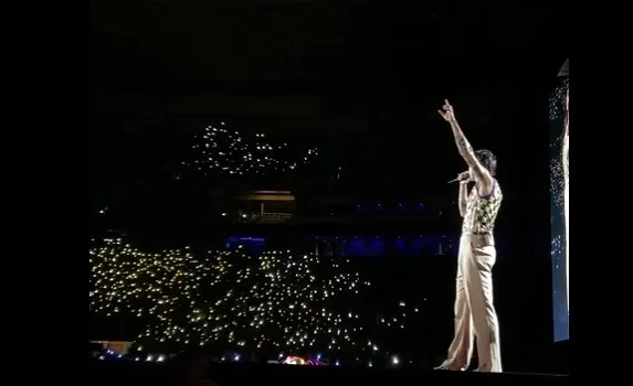 "Sign of the Times" encerrou a apresentação