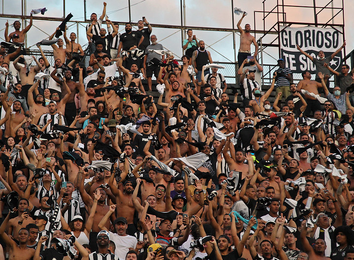 Torcida do Botafogo fazendo a festa em São Januário Vítor Silva