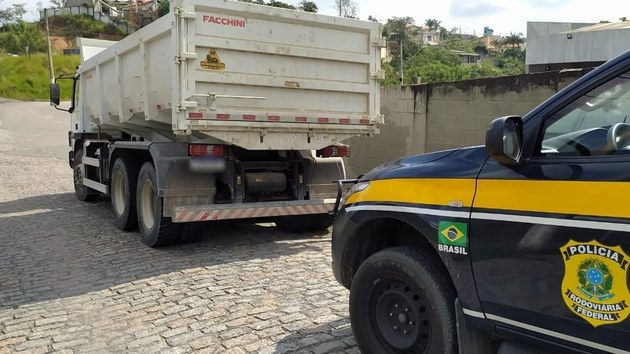 Caminhão roubado em Caçapava é recuperado em Guararema Divulgação/PRF