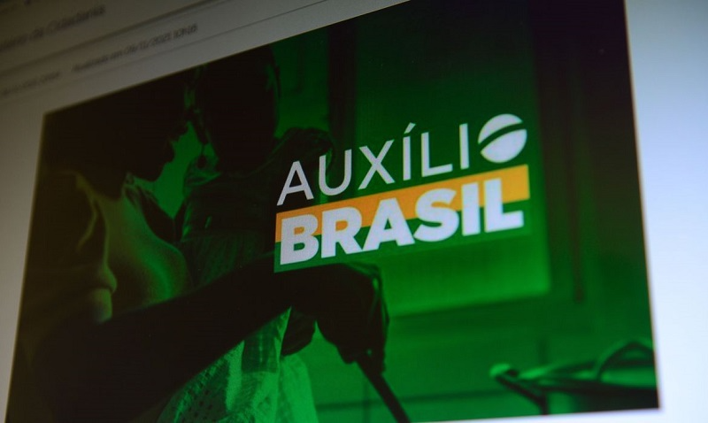 Governo regulamenta empréstimo consignado que fará desconto do Auxílio Brasil
