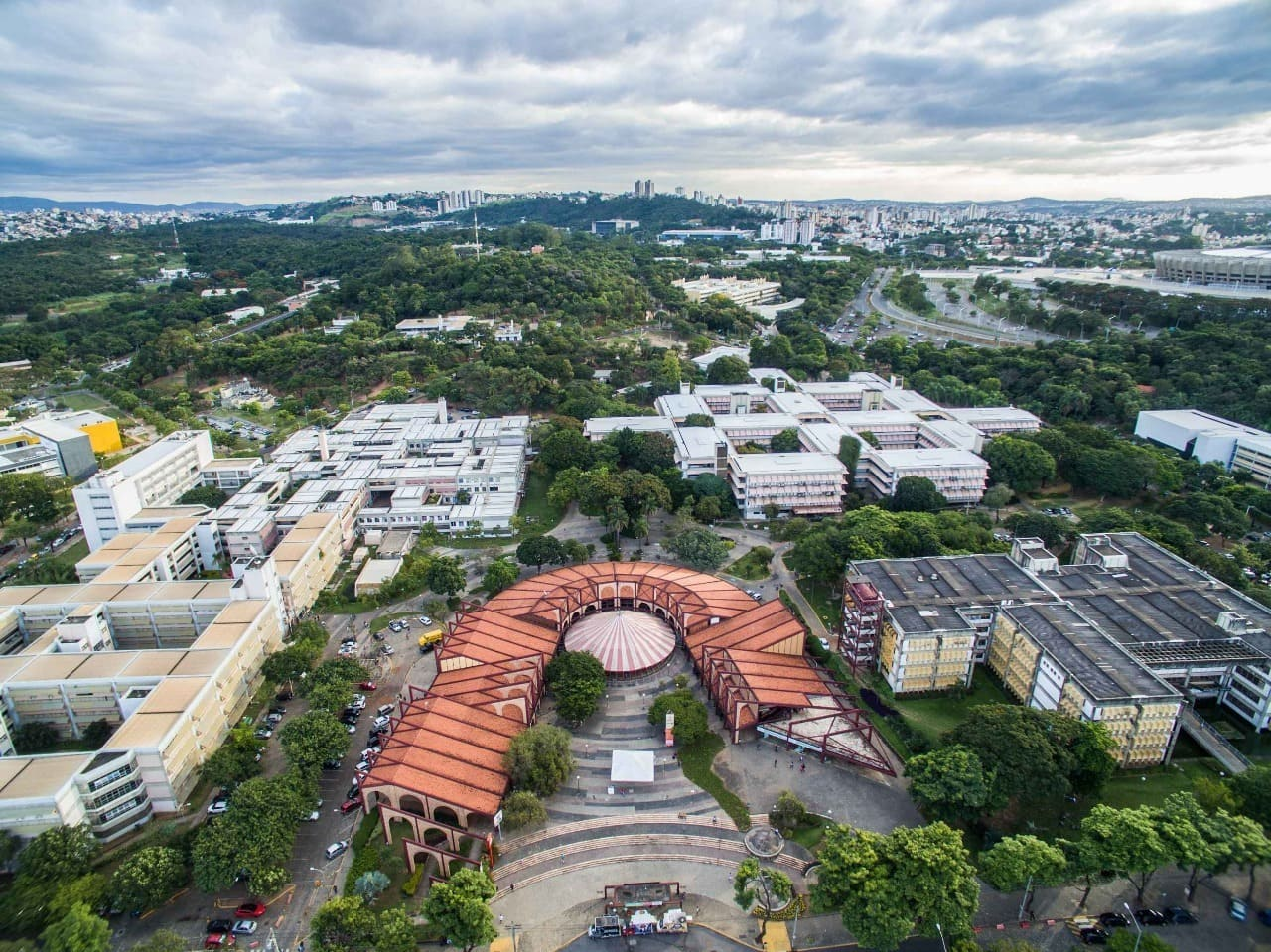 As doações podem ser entregues até 24 de outubro, na caixa localizada no hall de entrada  Lucas Braga | UFMG