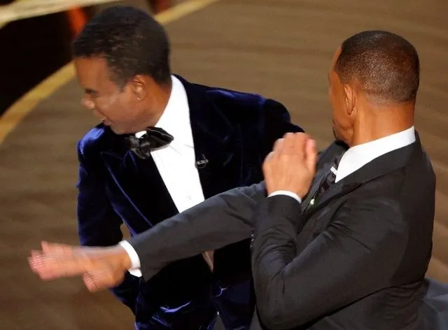 Will Smith dá tapa em Chris Rock ao vivo no Oscar