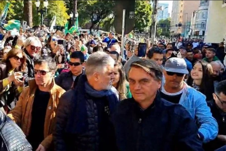 Bolsonaro chega a Curitiba em Marcha para Jesus
