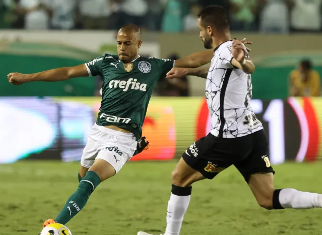 Corinthians e Palmeiras se enfrentam em confronto direto pelo Brasileirão