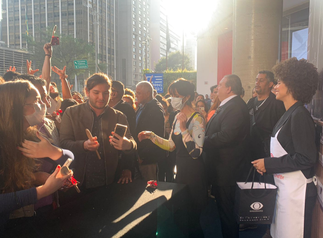 Jurados do MasterChef surpreendem fãs e causam comoção na Avenida Paulista
