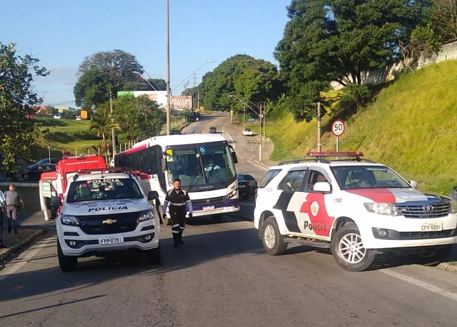 Ciclista morre após ser atropelado por ônibus em Taubaté