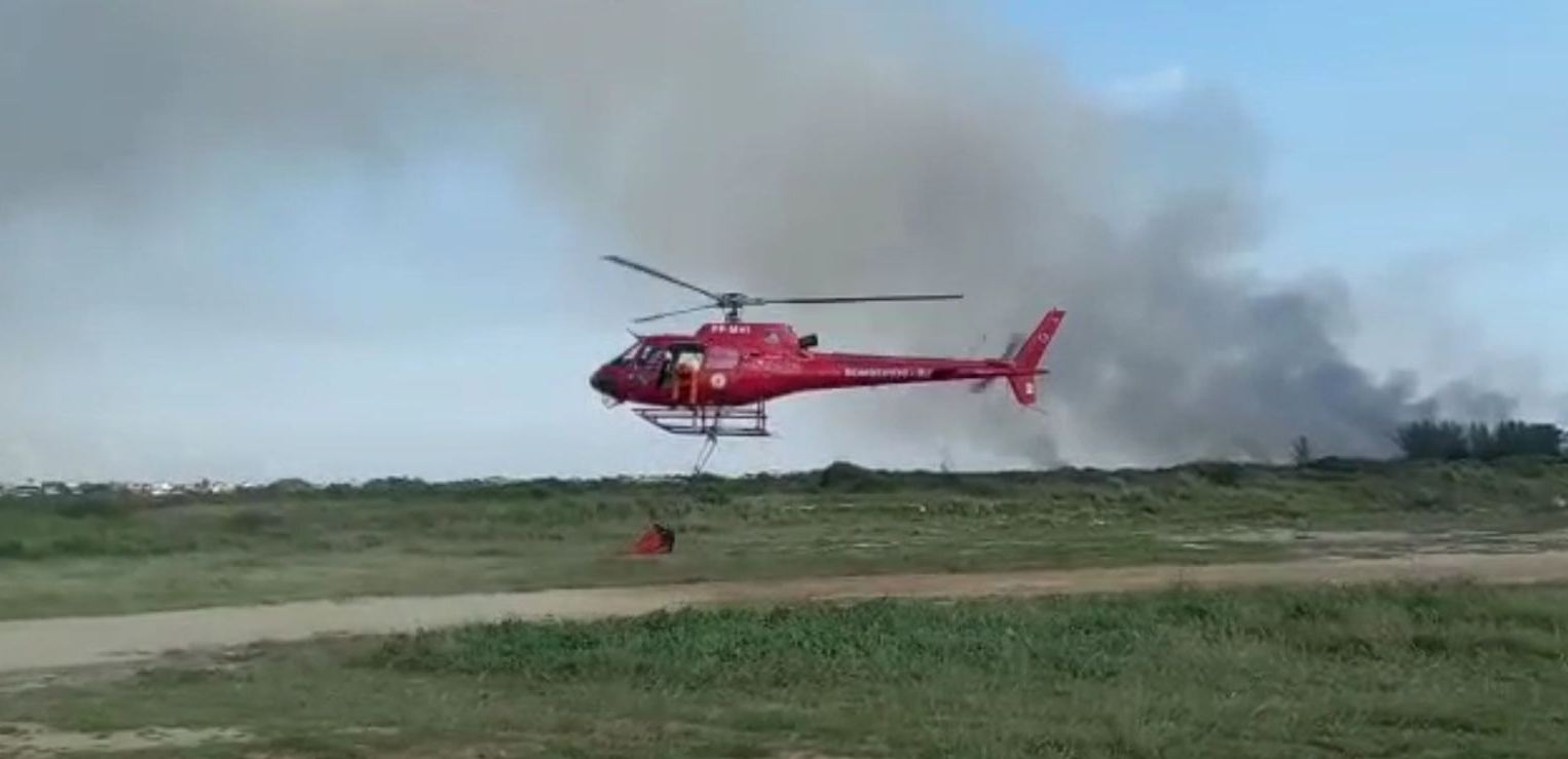 Incêndio iniciou por volta das 17h de quinta-feira (10) Reprodução