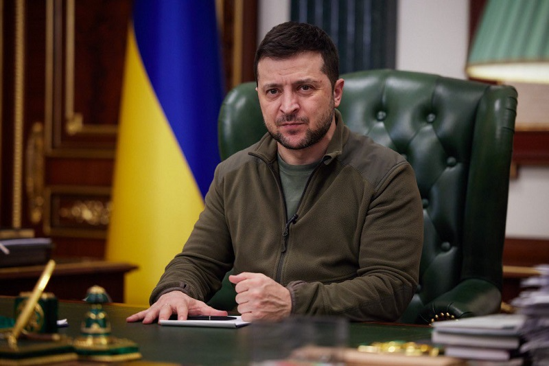 Presidente Volodymyr Zelensky conversou, hoje, com militares Divulgação Ministério da Defesa da Ucrânia