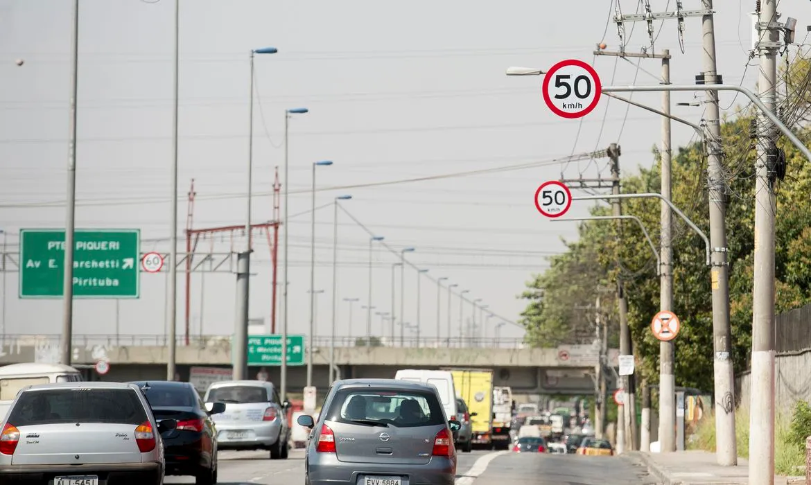 A CET afirma que há um plano de modernização de semáforos previsto.