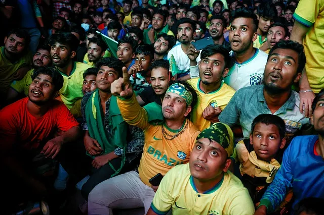 Asiáticos se reúnem para ver jogos do Brasil em Bangldesh