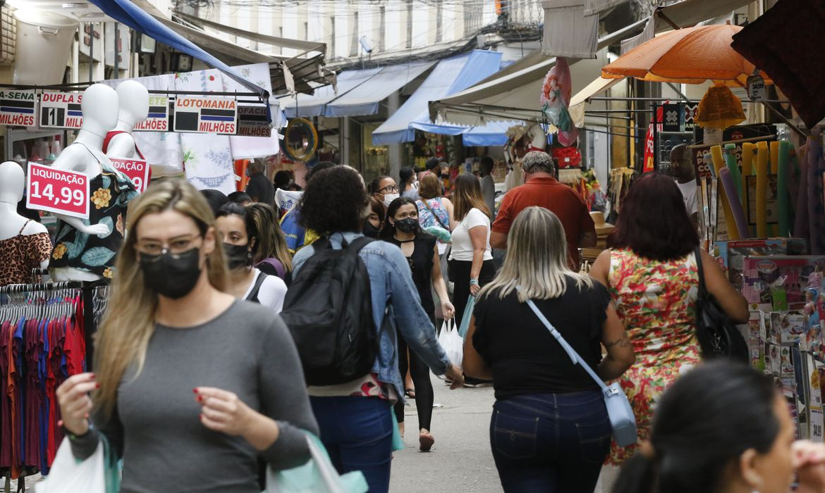 No comércio varejista ampliado o volume de vendas recuou 0,9% ante setembro. Fernando Frazão / Agência Brasil