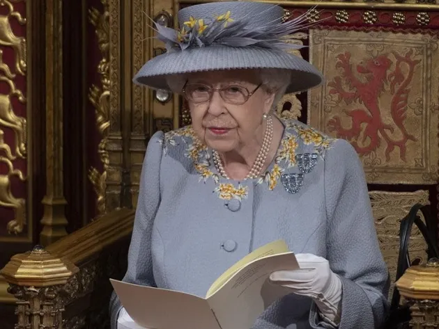 Rainha Elizabeth II participa de primeiro grande evento desde a morte do Príncipe Philip