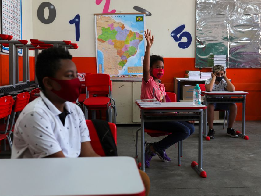 Estudantes em sala de aula REUTERS