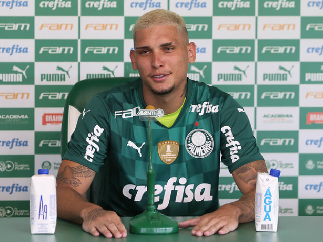"Sou movido a desafios, foi isso que me fez escolher o Palmeiras", disse o atacante