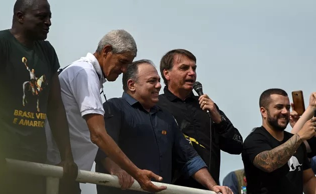 Comandante Geral do Exército deve decidir se pune Pazuello após participação em manifestação André Borges/AFP