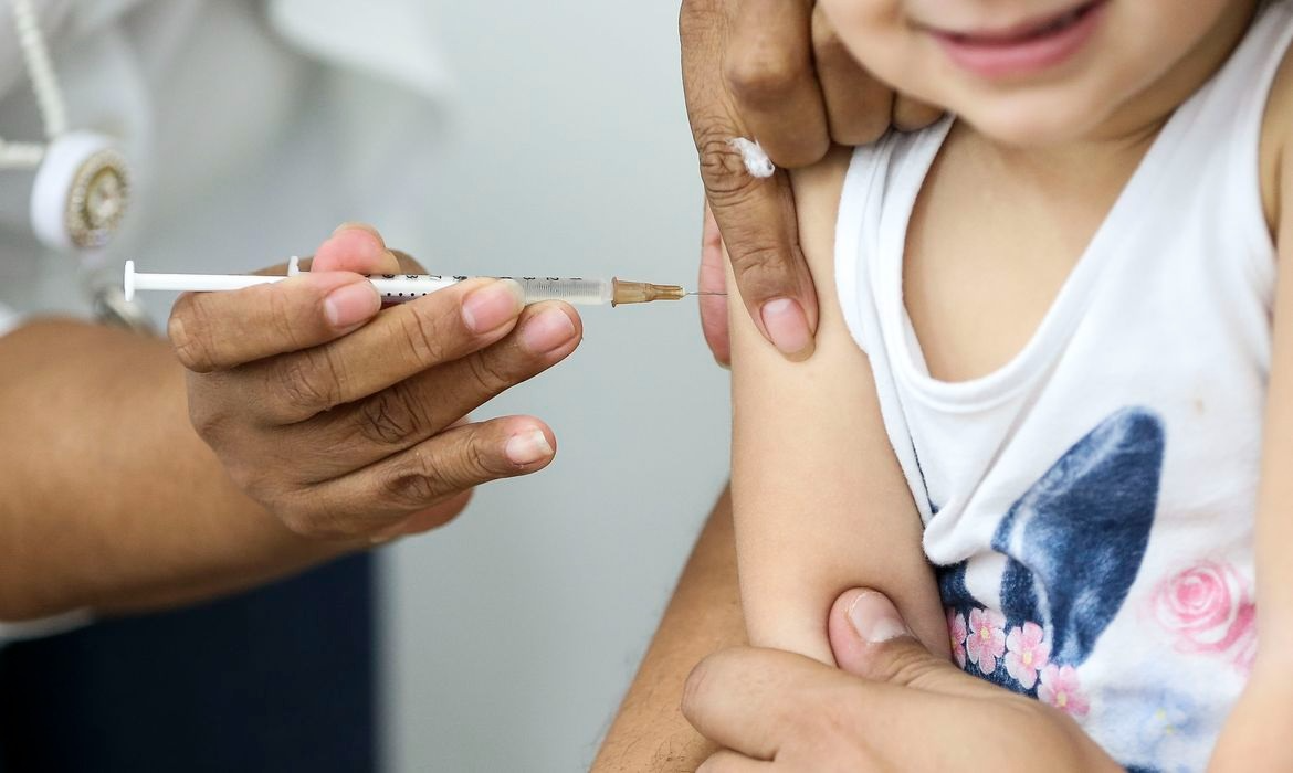 São Paulo não definirá agora o calendário de vacinação infantil, diz Secretário