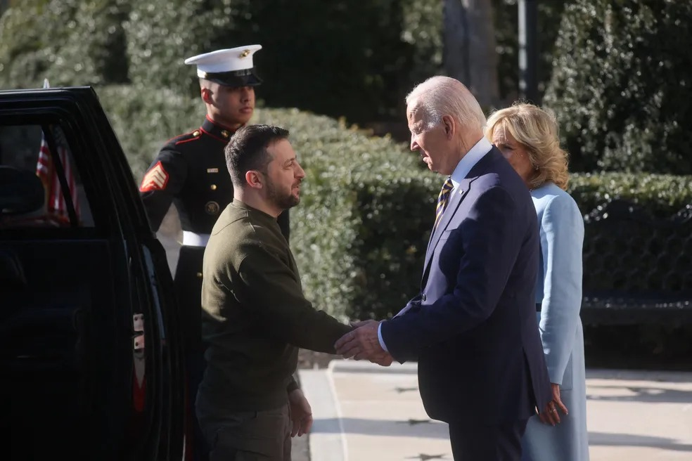 Zelensky é celebrado em Washington e Moscou manda alerta Foto: Reuters