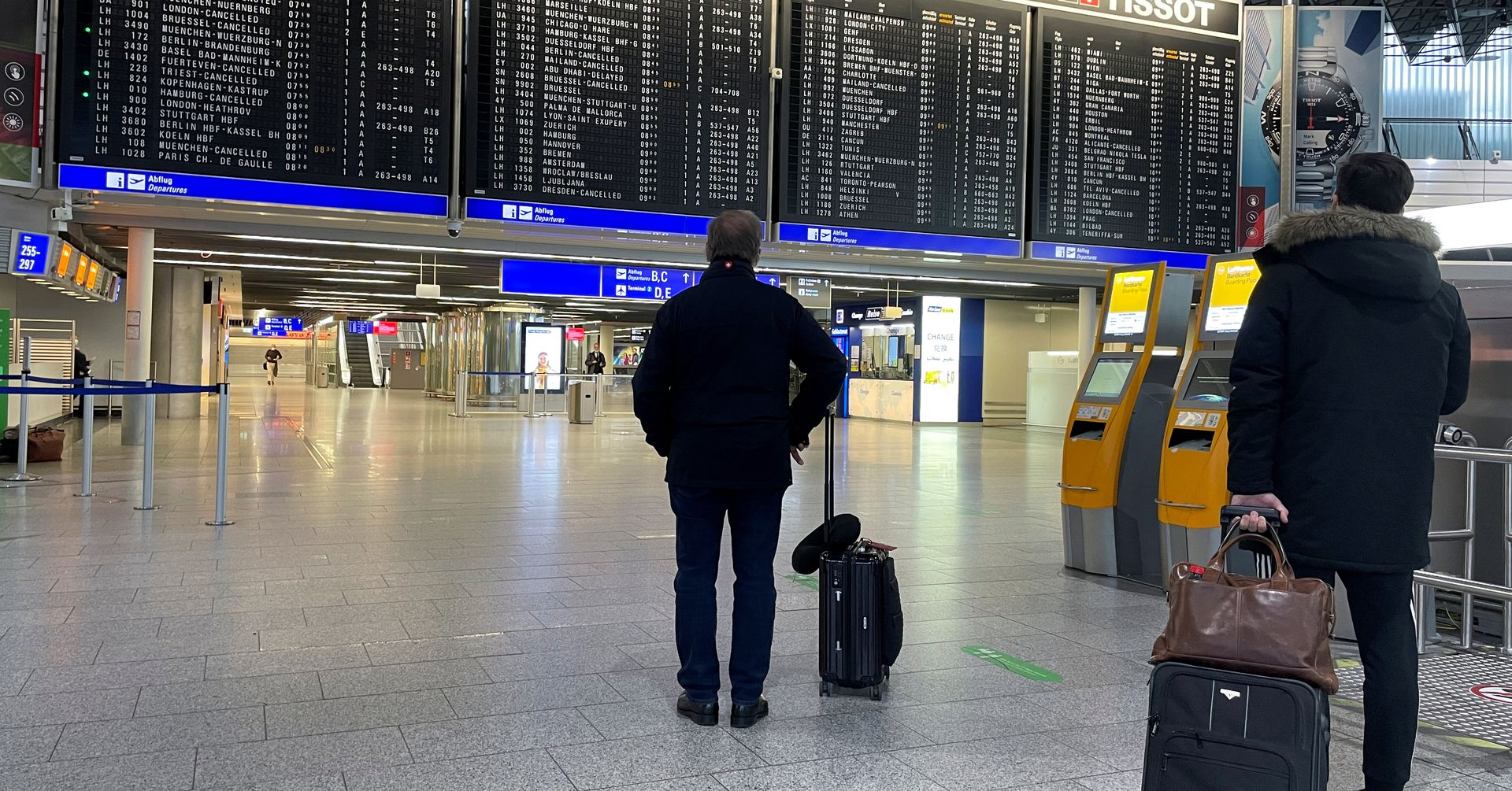 Nos aeroportos, a falta de funcionários prejudica a operação das companhias. Foto: Reuters