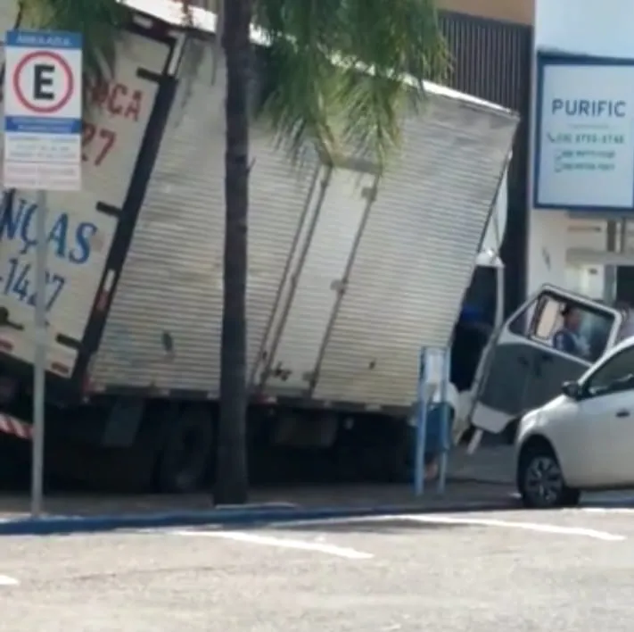 O motorista chegou a ser atendido e não resistiu