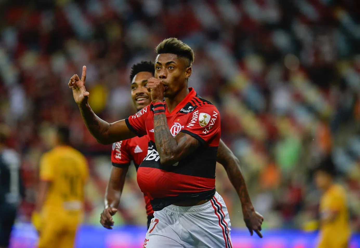 Bruno Henrique marcou duas vezes e deixou o Flamengo muito perto de mais uma final de Libertadores