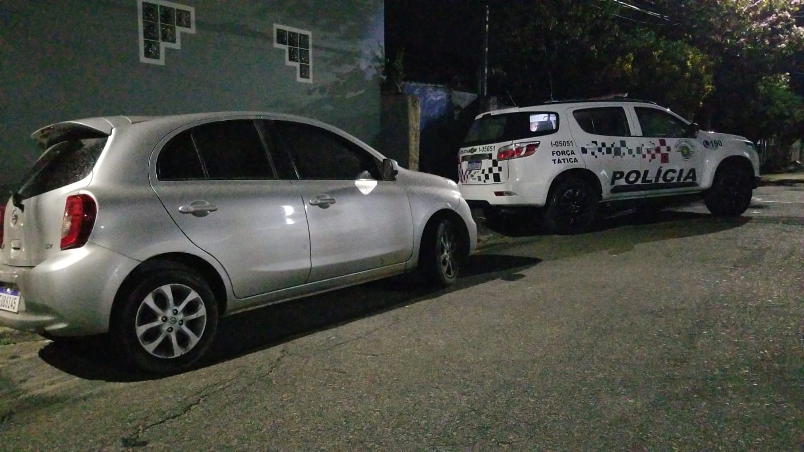 Polícia localiza carro usado por bandidos em assalto a joalheria em Taubaté