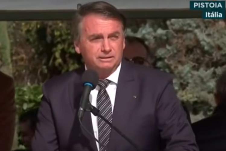 Bolsonaro homenageia militares brasileiros em Pistoia Reprodução