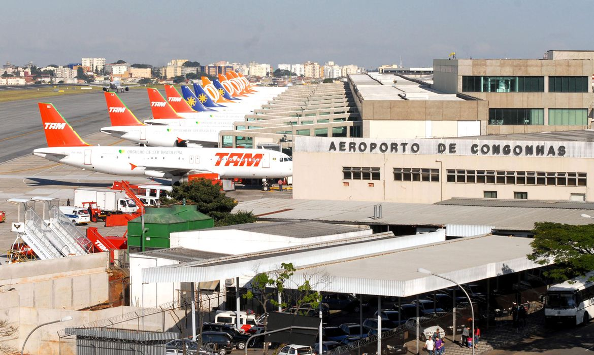 O leilão ocorreu nesta quinta-feira e o aeroporto por vendido por R$ 2,45 bilhões. Foto: Valter Campanato/Agência Brasil