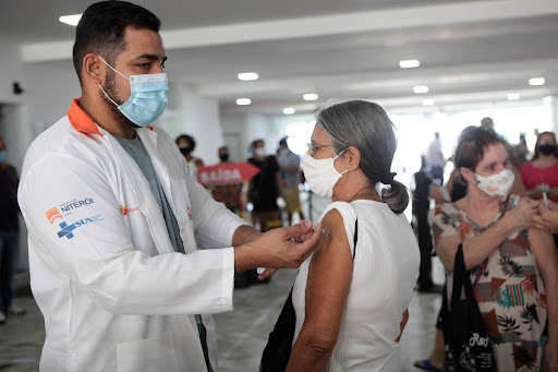 Niterói autoriza o uso da vacina da Pfizer para quem teve efeitos adversos com a AstraZeneca Foto: Prefeitura de Niterói 