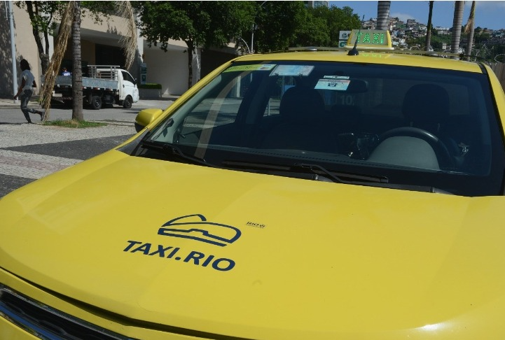 Polícia investiga se motorista do Taxi Rio cometeu crime racial com passageira Divulgação/Prefeitura do Rio