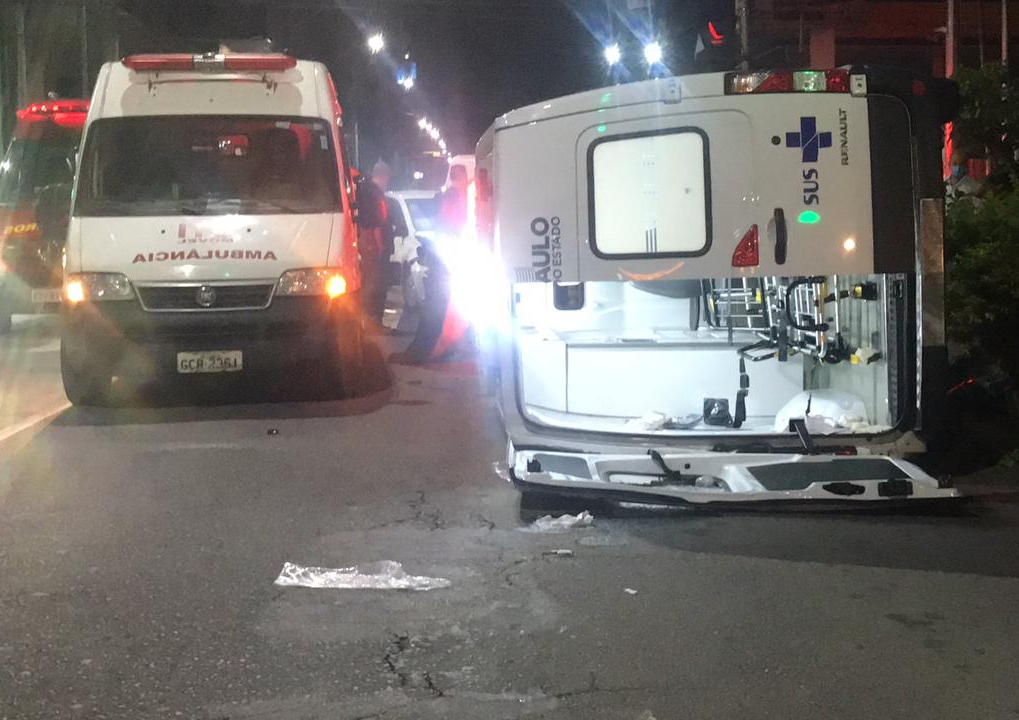 Paciente morre após acidente com ambulância na avenida 9 de Julho, em Taubaté  Rauston Naves/Vale Urgente