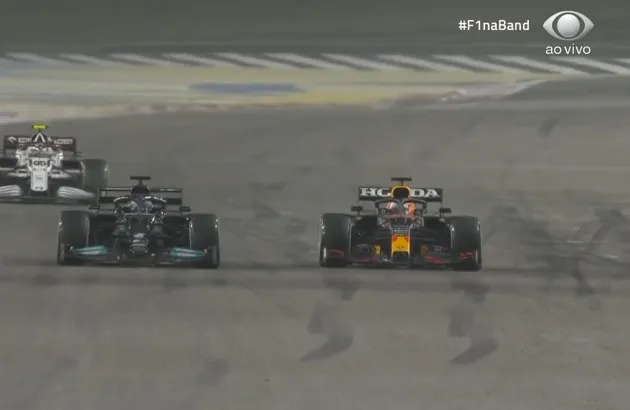 Hamilton e Verstappen travaram duelo acirrado na tela da Band